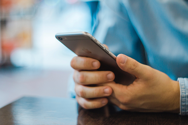 バレないように彼女の携帯電話を監視する方法 バレないように彼女の携帯電話を監視する方法
